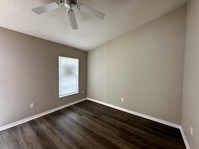 Building Photo - 9 Cedar Cir