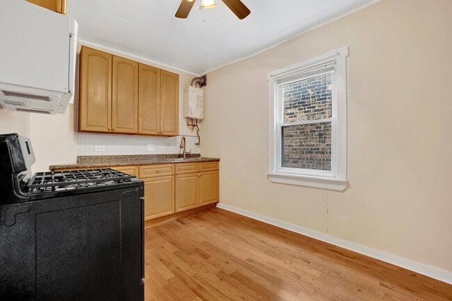 Building Photo - 2702 W 24th St