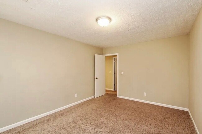 Building Photo - 2604 Wildflower Ln SW