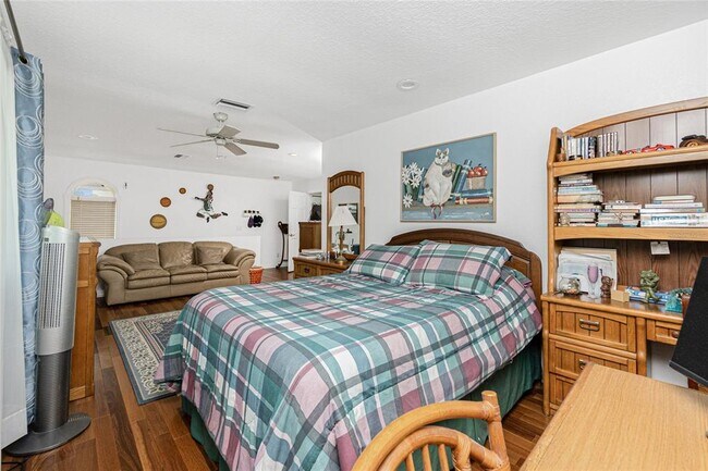 Building Photo - 202 George Rd SE