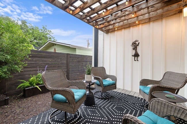 Building Photo - 1310 Choquette Dr