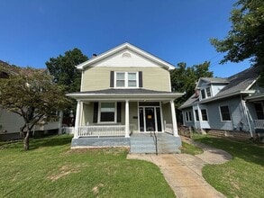 Building Photo - 11169 Maple St