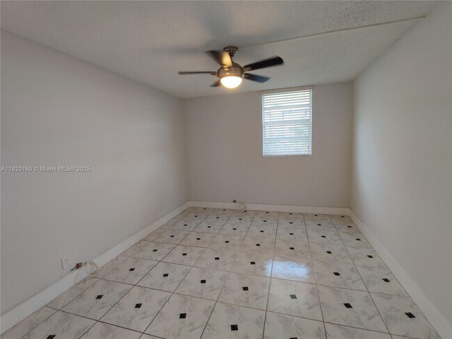 Building Photo - 801 NW 47th Ave