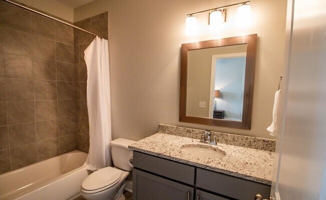 Building Photo - 3BD/3BA FOR RENT IN THE RESERVE