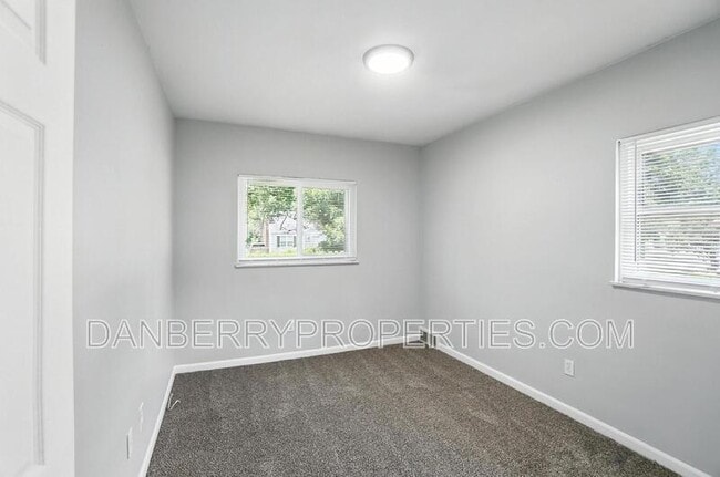 Building Photo - 822 Searles Rd