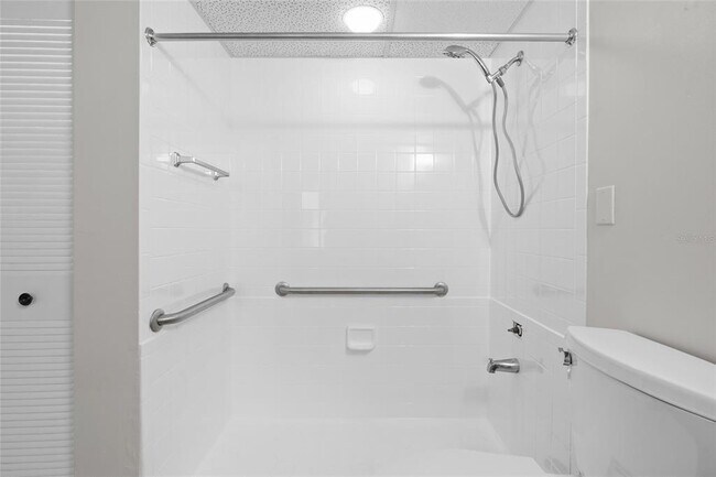 Building Photo - 411 1st Ave N