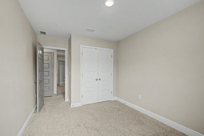 Building Photo - 9055 Golden Eye Dr