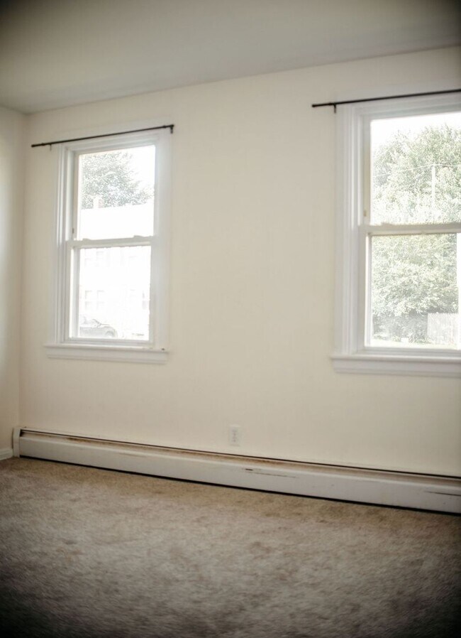 Building Photo - 1078 Kelly Dr