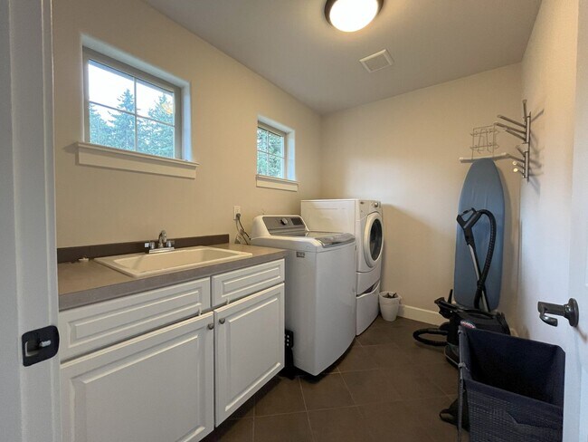Building Photo - Spacious Corner-Lot Home with Three Levels...