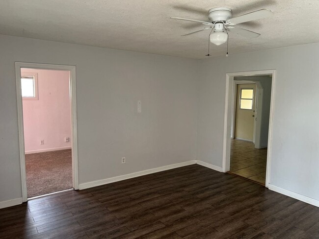 Building Photo - North Bakersfield House