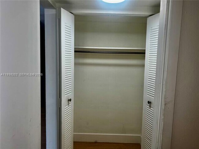 Building Photo - 3522 SW 25th St