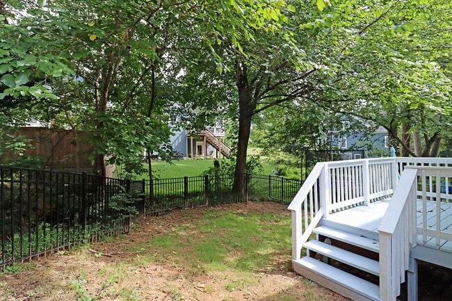 Building Photo - Pet-Friendly Fry's Spring Duplex With Fenc...