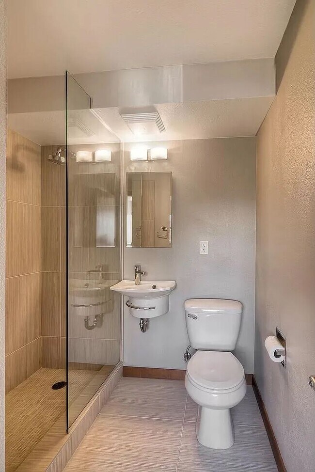 Building Photo - Location, Location, Location! - Modern one bedroom near Alki Point Lighthouse