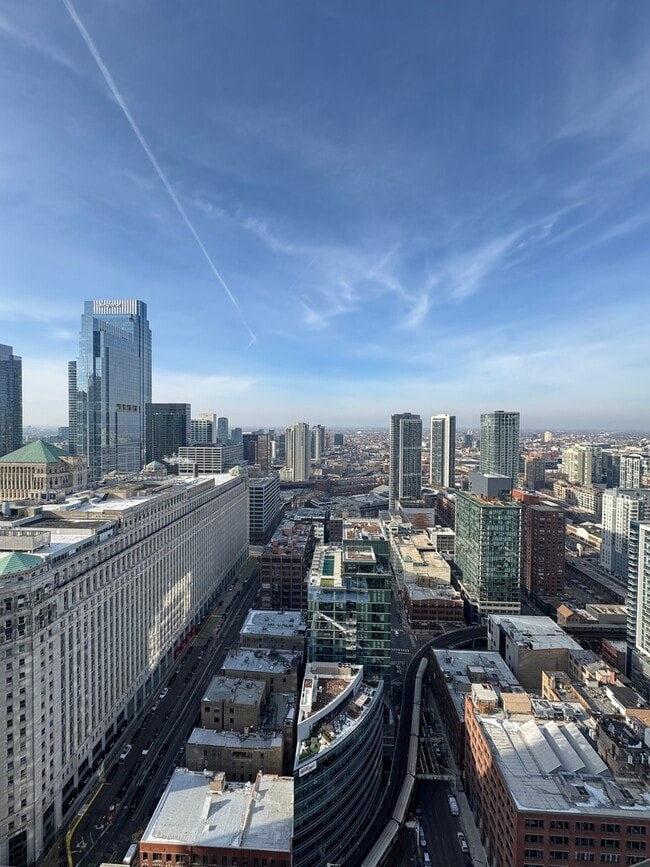 Building Photo - 400 N La Salle Dr