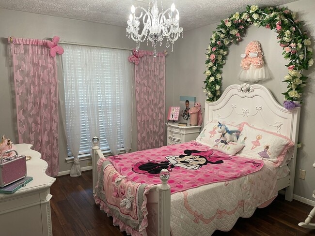 Building Photo - 14227 Sandfield Dr