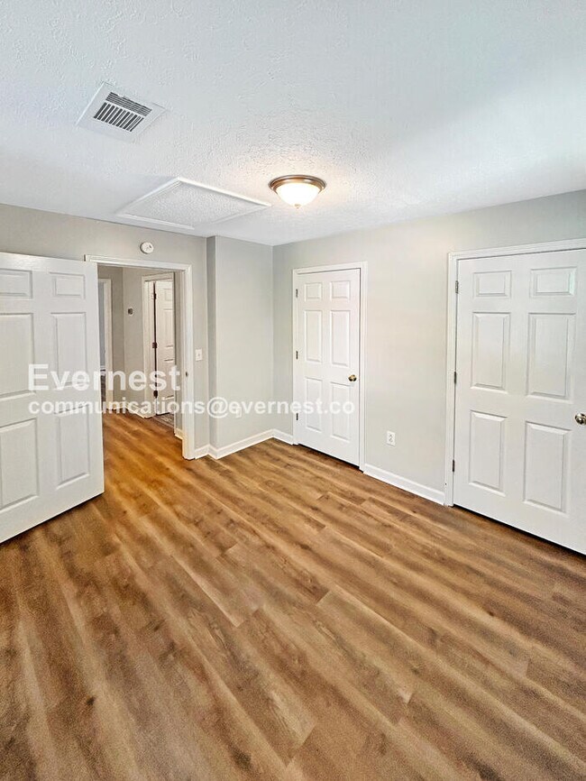 Building Photo - 3 Bed, 3.5 Bath Home with Modern Amenities / Pet-Friendly / Coming Soon!