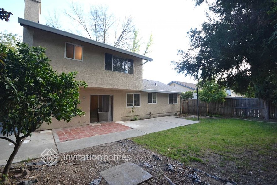 Building Photo - 1515 Woodland Oaks Way