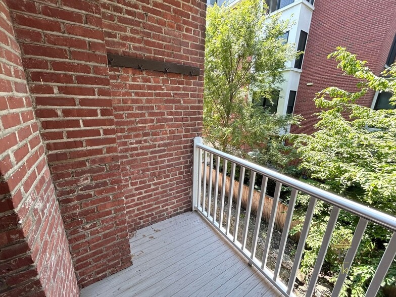 Building Photo - 42 Longwood Ave