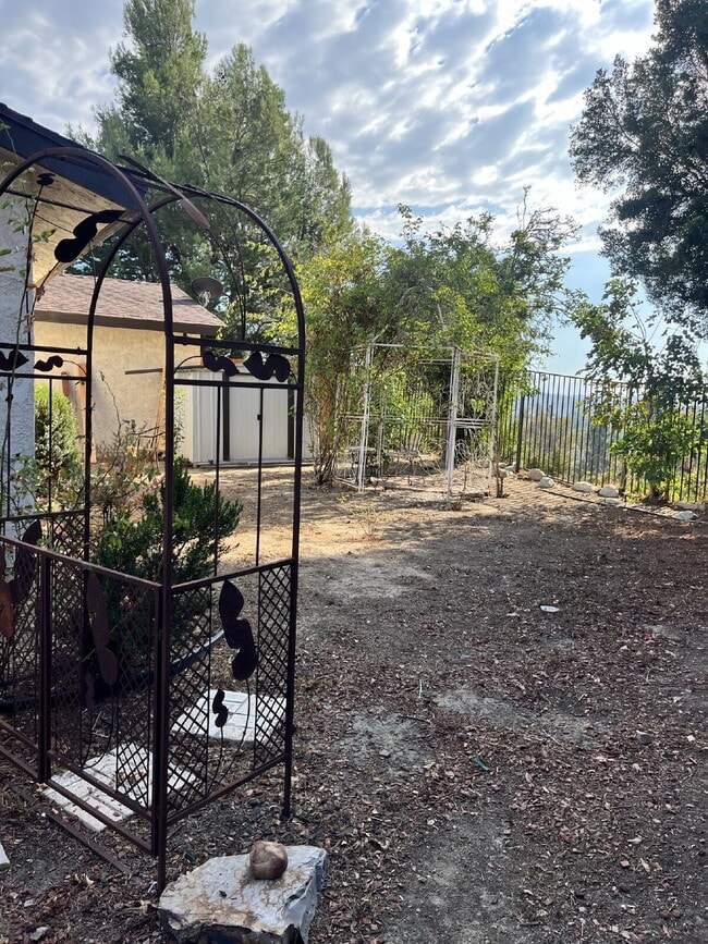 Building Photo - "Charming 3-Bed Oasis with 2 Baths in Moor...