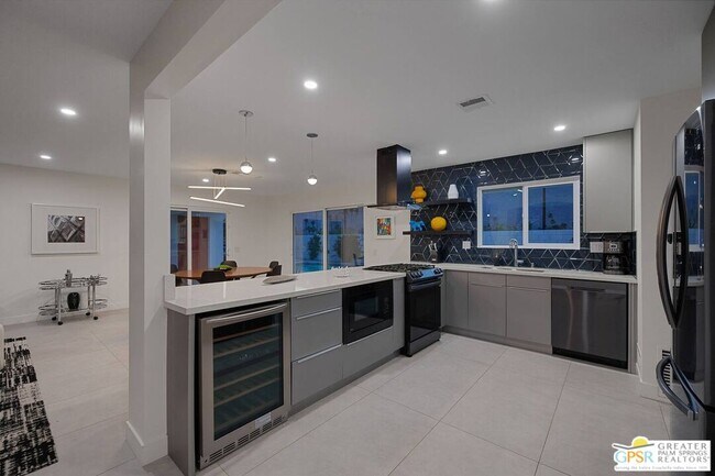 Building Photo - 945 N Buttonwillow Cir