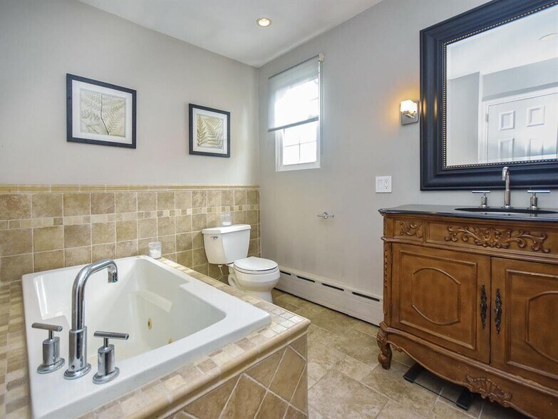 Building Photo - 20 Oldwood Rd