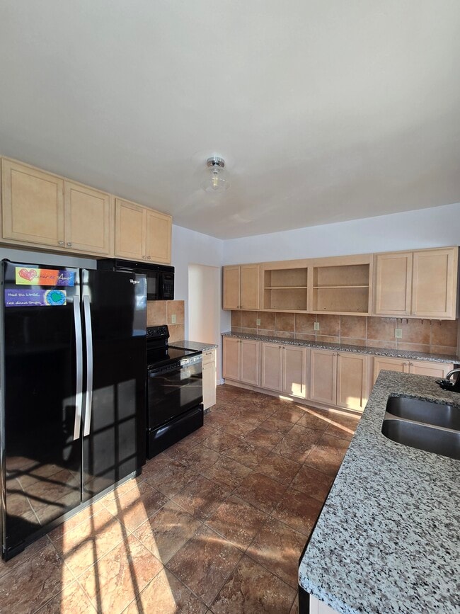 Building Photo - 1412 Lake Dr