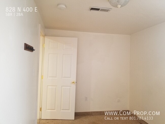Building Photo - 828 400 E