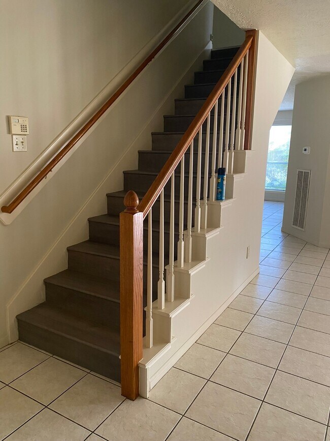 Building Photo - 8915 Weyburn Grove Dr