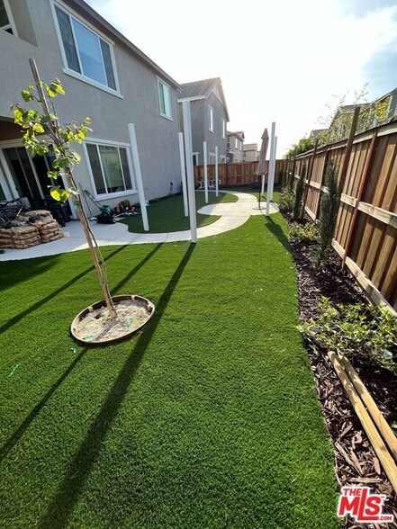 Building Photo - 1605 Plumas Dr