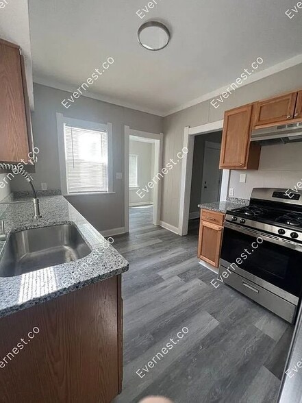 Building Photo - 3549 Hazelhurst Ave