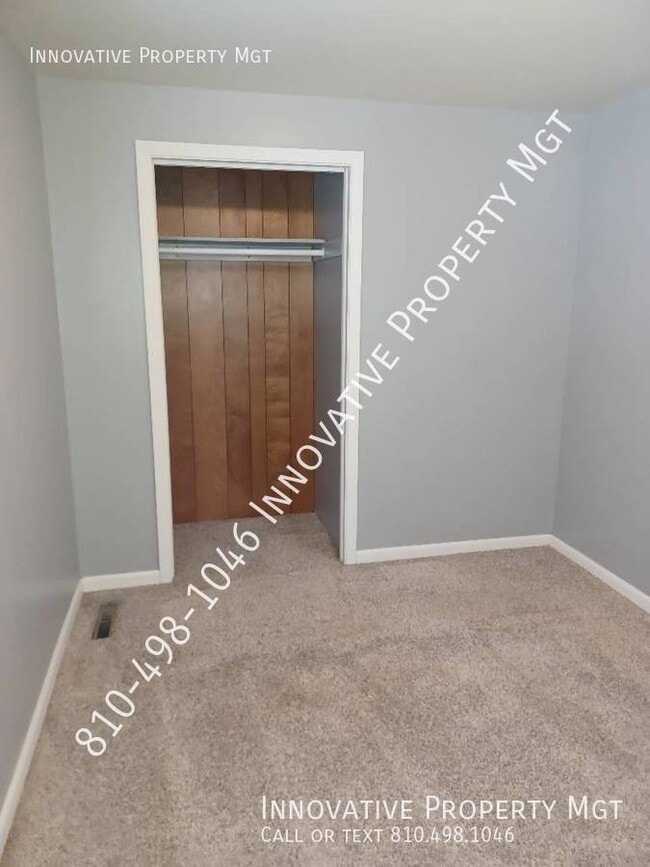 Building Photo - 1124 W Bergin Ave