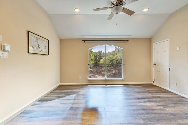 Building Photo - 10616 Big Thicket Dr