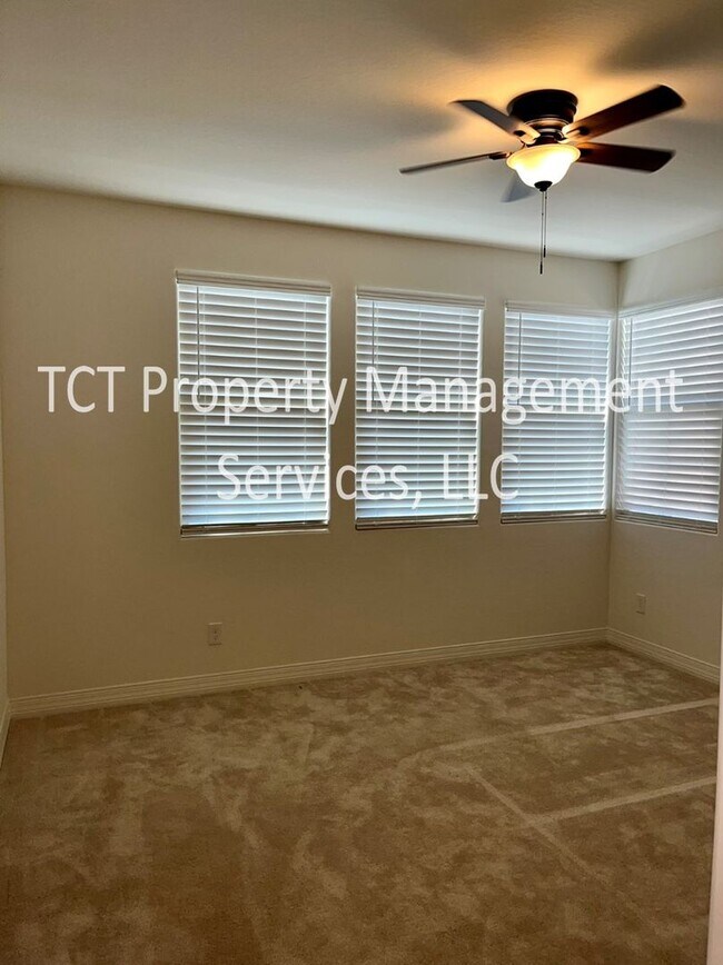 Building Photo - Beautiful Home In Gilbert Lake Community!