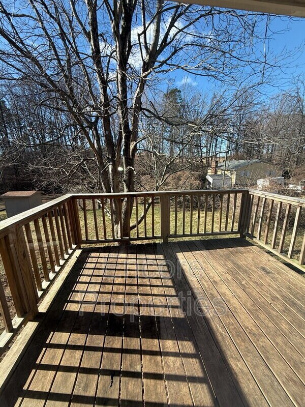 Building Photo - 1502 Larson St