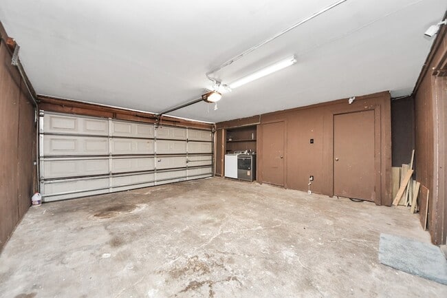 Building Photo - 9001 Imogene St