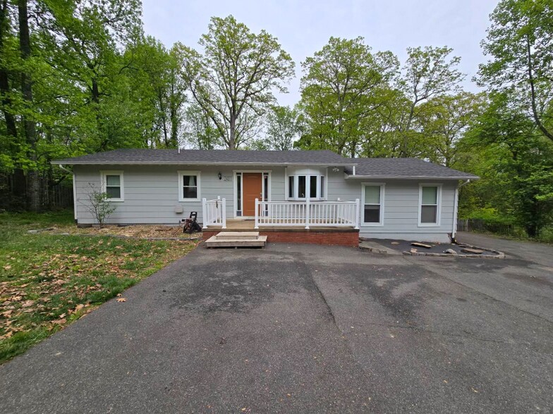 Primary Photo - 2401 Youngs Dr