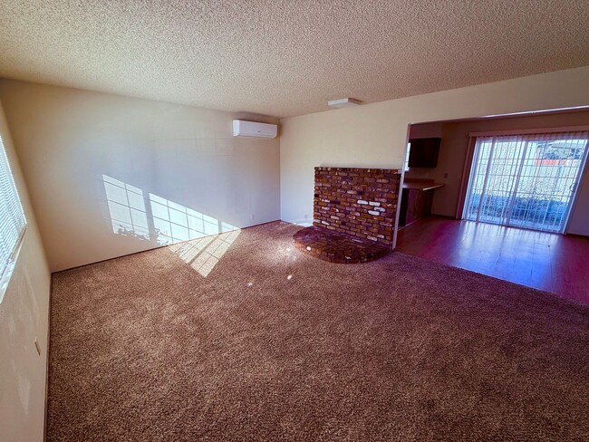 Building Photo - Cozy 3-Bedroom 2-Bath Home Situated on a C...