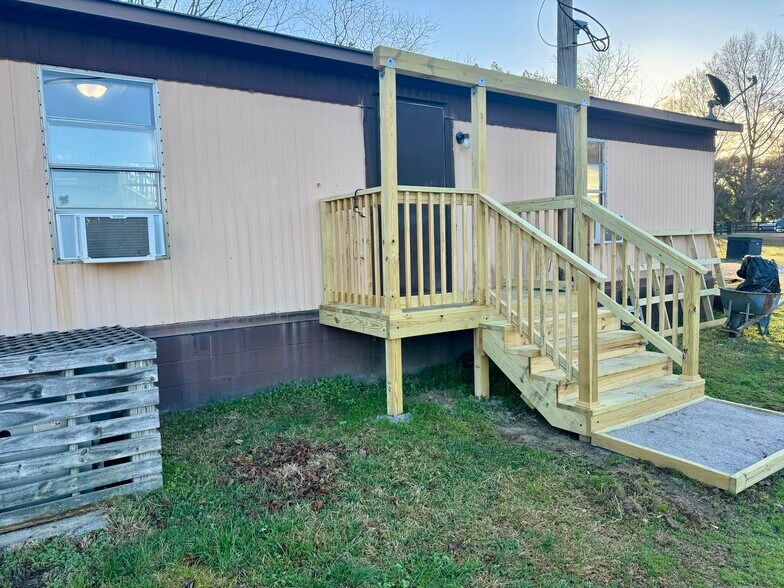 Brand new deck on main entrance - 1057 Shiloh Rd N