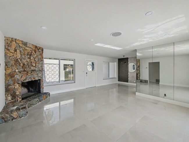 Building Photo - 1940 NW 32nd St