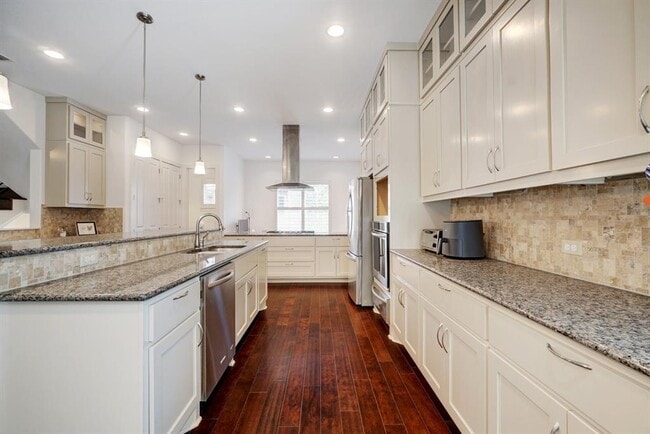 Building Photo - 6533 E Hill Dr