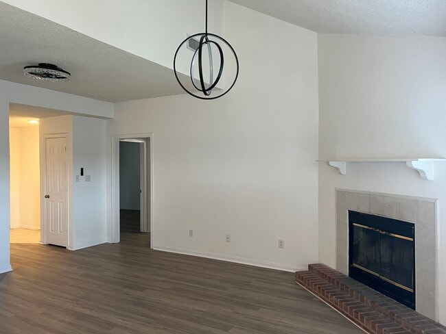 Building Photo - Duplex