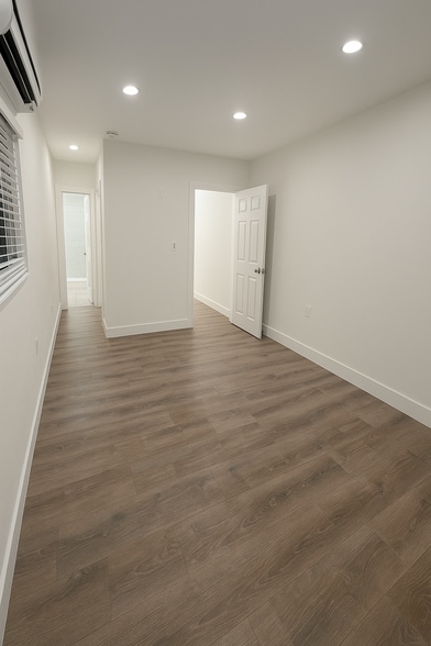 Building Photo - 425 NE 109th St