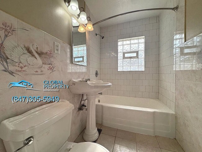 Building Photo - 5 Bedroom Home For Rent in Kankakee