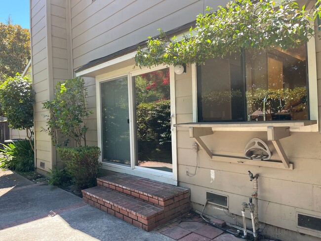 Building Photo - Single Level 2BR/2BA Home in Moraga COUNTR...