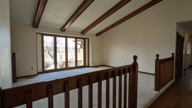 Building Photo - Beautiful 5 Bed, 3.25 Bath Broadmoor Home!