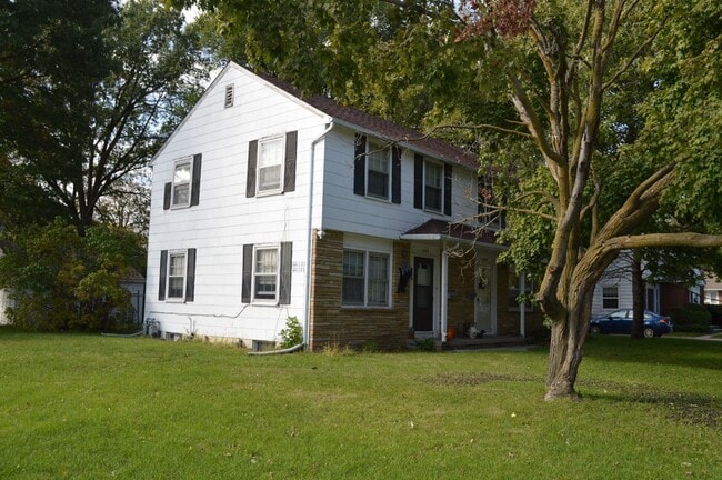Primary Photo - 1303 Roosevelt Ave