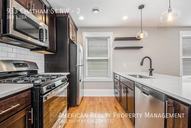 Building Photo - 933 Chatham St NW