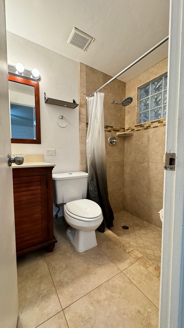 Building Photo - Eastside (Kolb and Stella) 5 bedroom house...