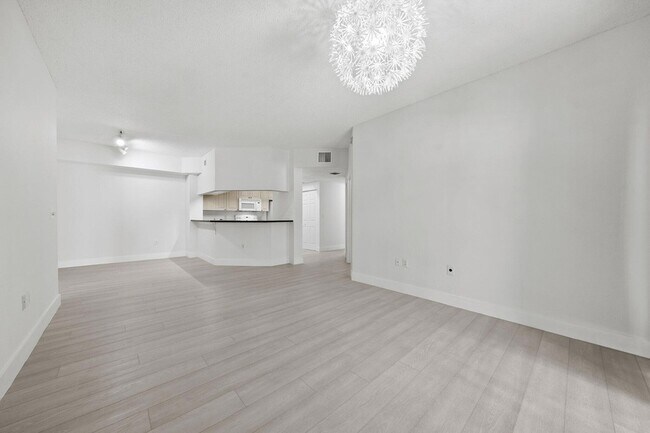 Building Photo - 3020 Alcazar Pl