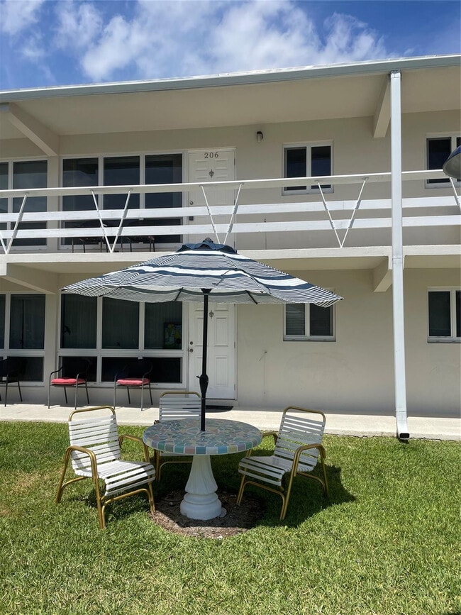 Building Photo - 3205 SE 7th St